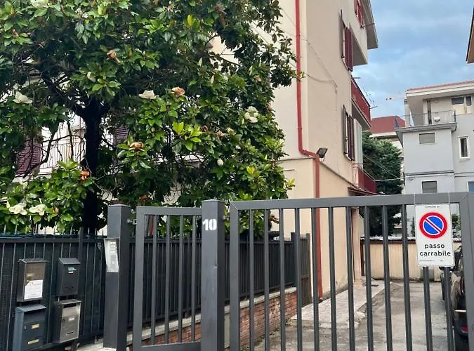 Apartment Yellow House Teramo