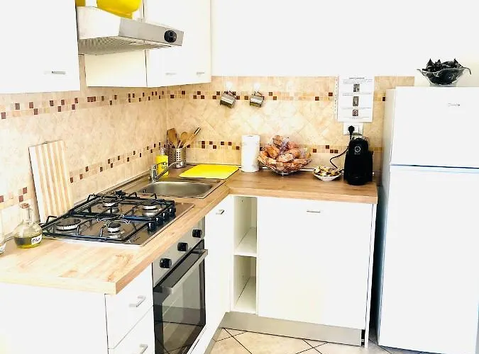 דירה Yellow House