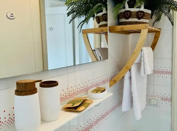 Yellow House Apartment *